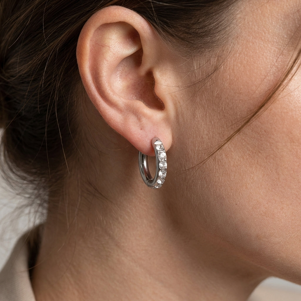 Klassische Creolen mit Steinbesatz Ohrringe Wasserfest