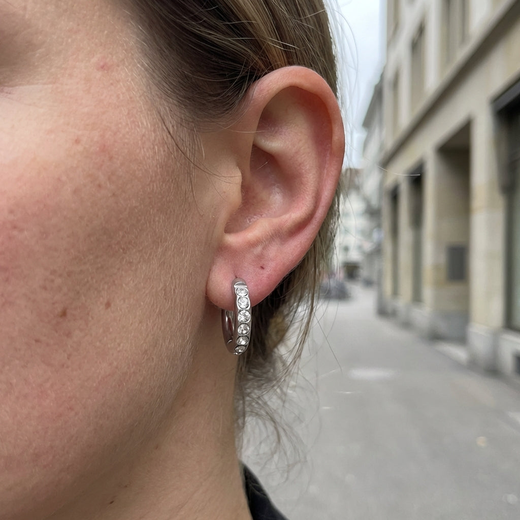 Klassische Creolen mit Steinbesatz Ohrringe Wasserfest